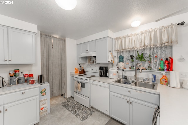 681 Hamlin Dr, Canyonville, OR 97417 - kitchen featuring white appliances, a sink, under cabinet range hood, a textured ceiling, and light countertops
