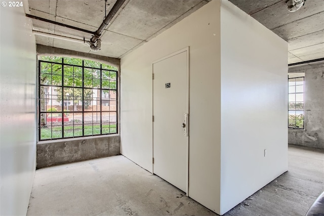 707 N Hayden Island Dr Unit 301, Portland, OR 97217 - foyer entrance featuring plenty of natural light and concrete flooring
