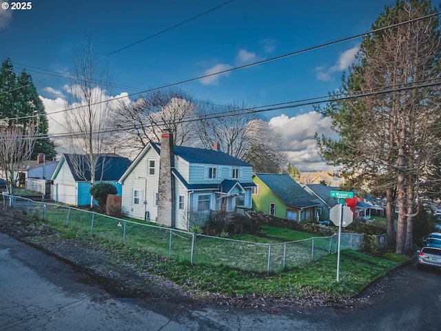 view of front of property featuring a front yard