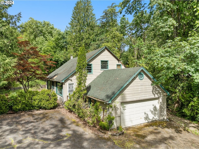 view of front facade with a garage