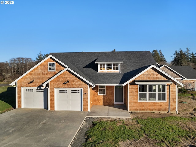 view of front facade featuring a garage