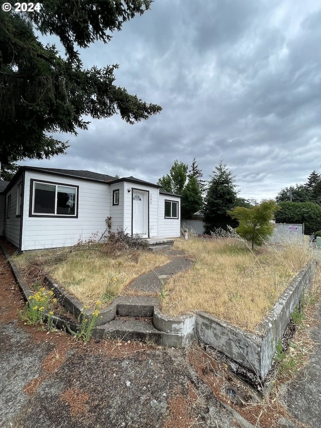 view of front of property