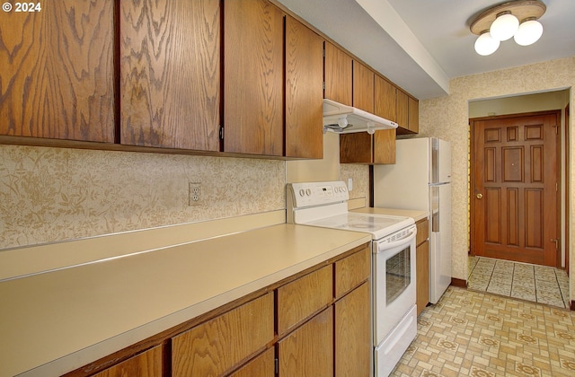 kitchen featuring electric stove