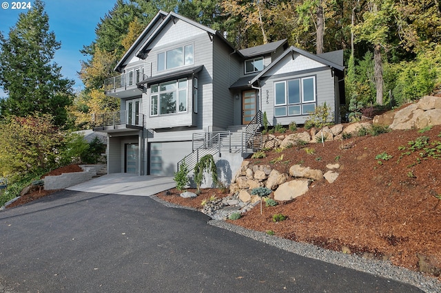 view of front facade featuring a garage