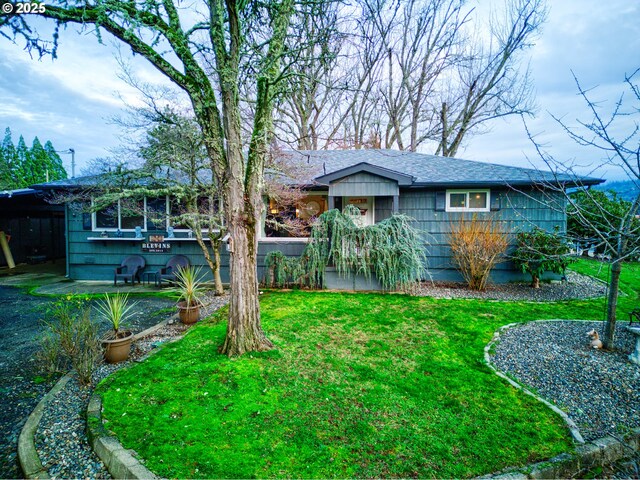 view of front of house featuring a patio area and a front lawn