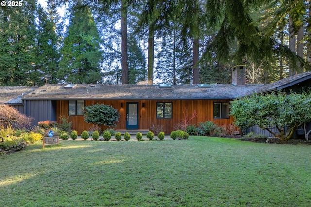 ranch-style house with a front lawn