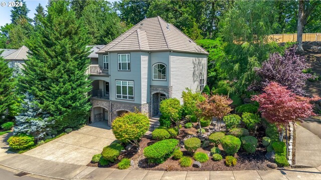 view of front of property featuring a garage