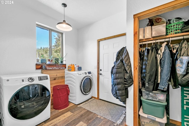 laundry room with dark wood-type flooring and independent washer and dryer