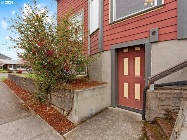 view of exterior entry with stucco siding