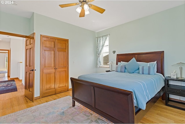 bedroom with light wood finished floors, baseboards, and a ceiling fan