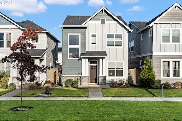 view of front of property with a front yard