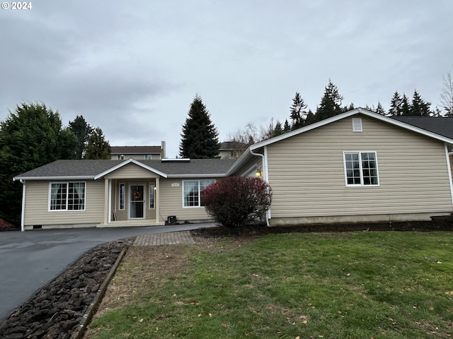 view of front of property with a front yard