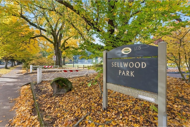 view of community / neighborhood sign