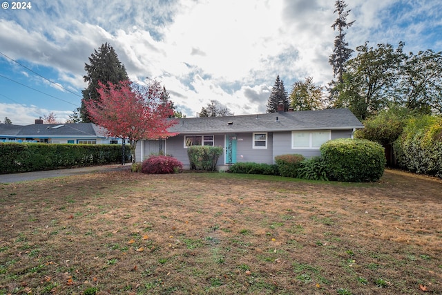 single story home with a front yard