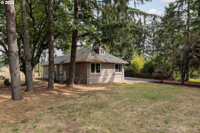 exterior space featuring a lawn