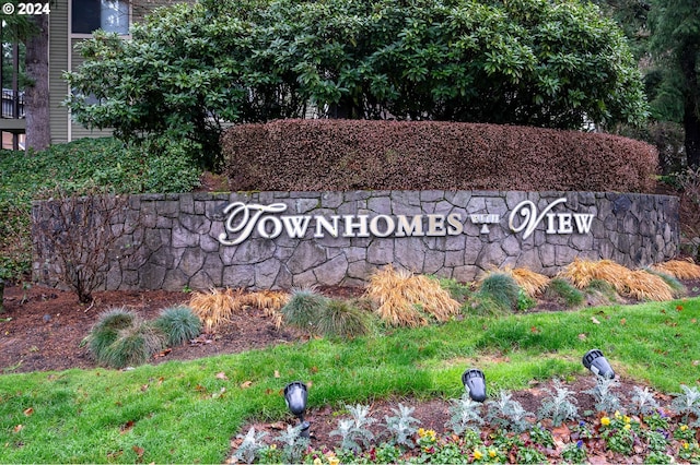 view of community / neighborhood sign