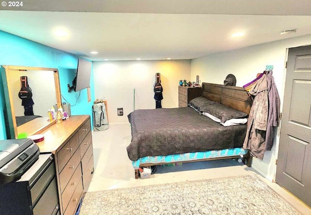bedroom featuring recessed lighting