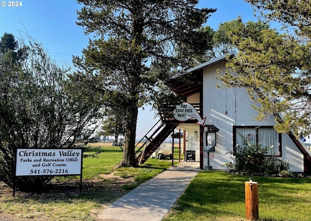 view of front of property with a yard