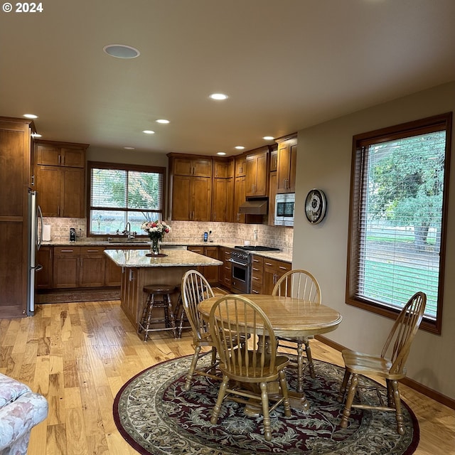 81890 S Fork Walla Walla Riv Rd, Milton-Freewater, OR 97862 - dining space featuring light wood finished floors and recessed lighting