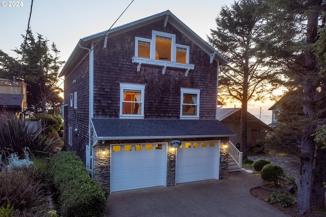 view of front property featuring a garage