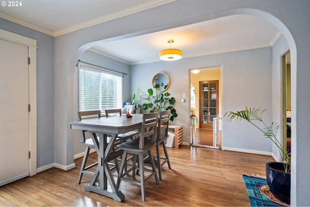 dining space featuring light hardwood / wood-style floors and ornamental molding