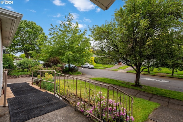 view of yard with a balcony