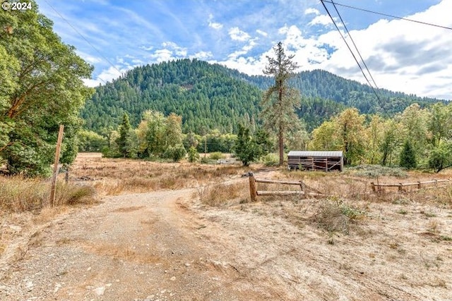 Listing photo 3 for 85 Speaker Rd, Wolf Creek OR 97497