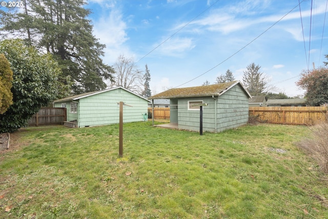 view of yard with a shed