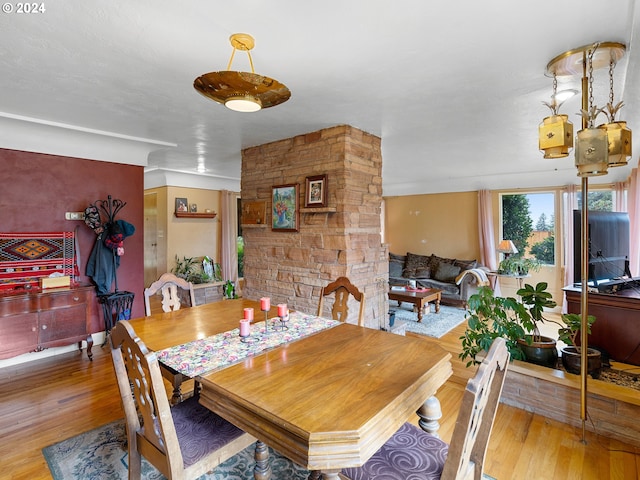 dining room with light hardwood / wood-style floors