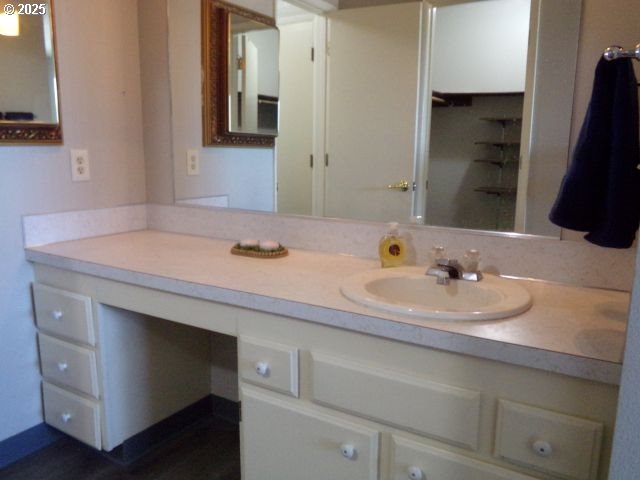 950 Evergreen Rd Unit 310, Woodburn, OR 97071 - bathroom with vanity