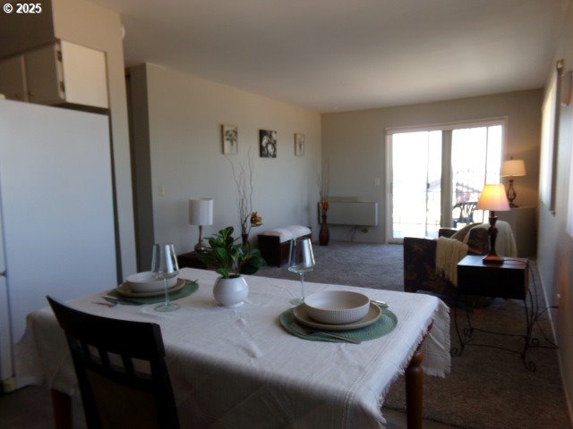 950 Evergreen Rd Unit 310, Woodburn, OR 97071 - view of carpeted dining room