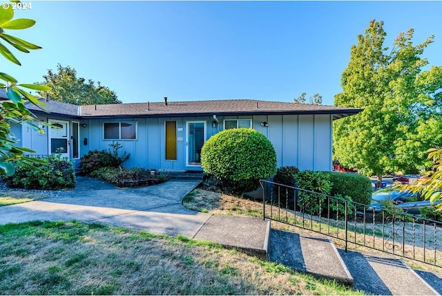 view of front of property