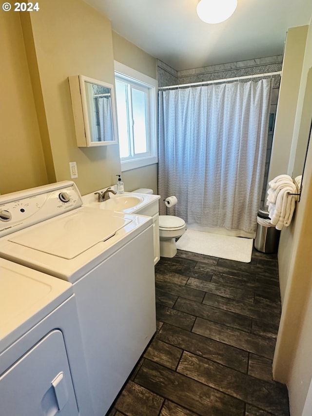 bathroom featuring curtained shower, washer and clothes dryer, vanity, and toilet