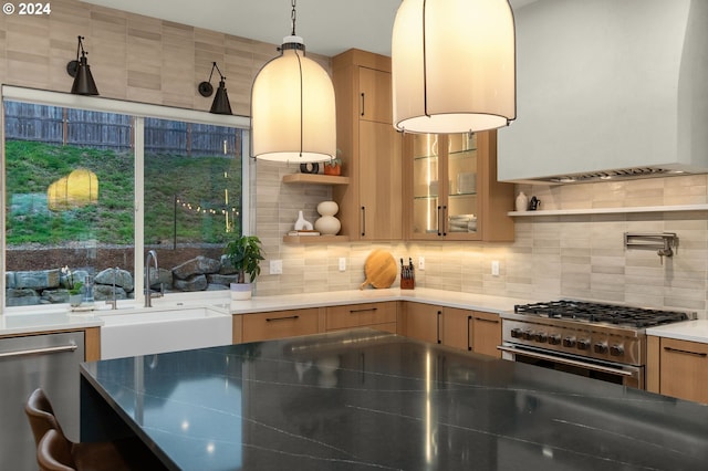 kitchen with decorative light fixtures, sink, stainless steel appliances, and backsplash