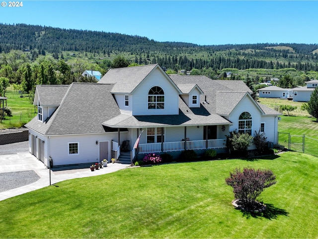 view of front of house featuring a front lawn and a porch