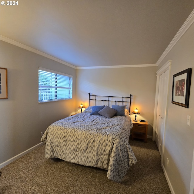 carpeted bedroom featuring crown molding and baseboards