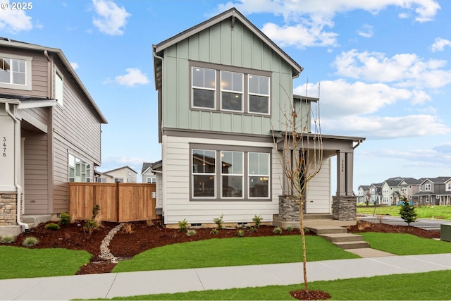 craftsman house featuring a front lawn