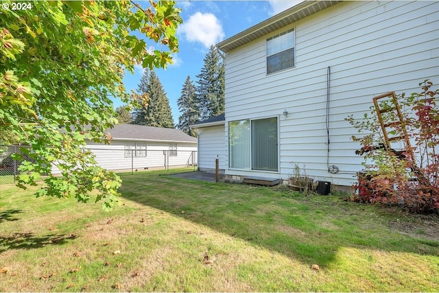 rear view of house featuring a yard