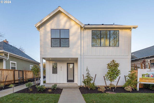 view of front of property with a front yard