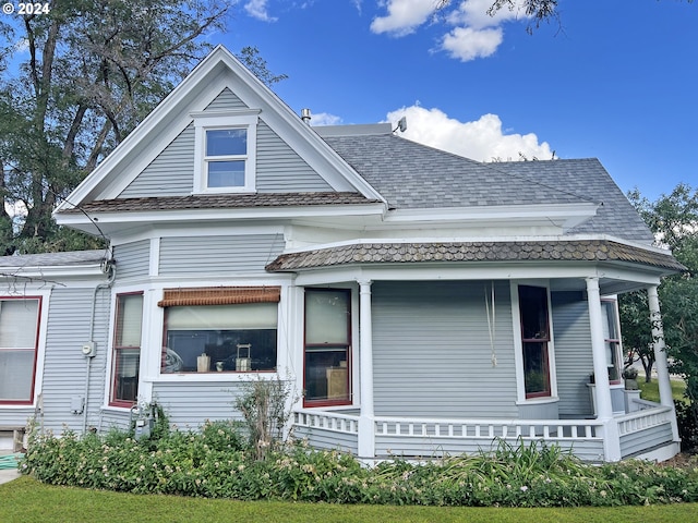 view of front of property with covered porch