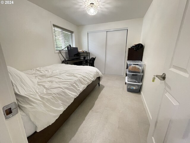 bedroom with a closet