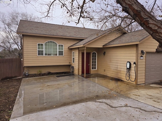 view of front facade featuring a garage