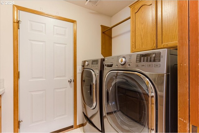 laundry area featuring cabinets and independent washer and dryer