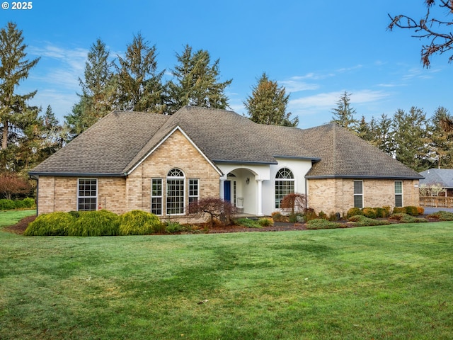 view of front of house featuring a front yard