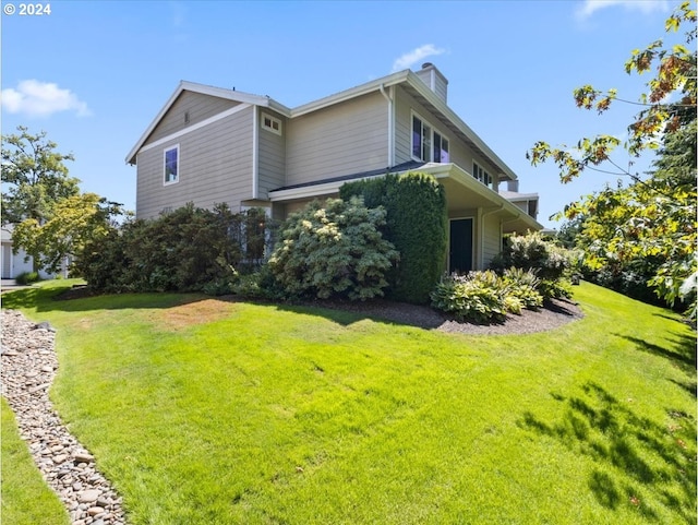 view of side of property featuring a lawn