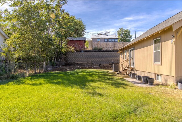 view of yard featuring central AC unit