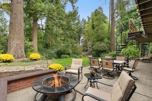 view of patio with a fire pit