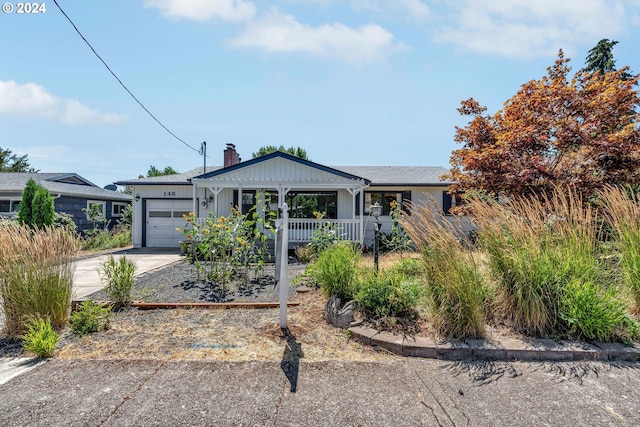 view of front facade with a garage