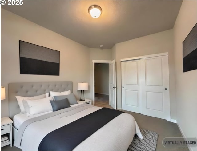 bedroom featuring baseboards and a closet