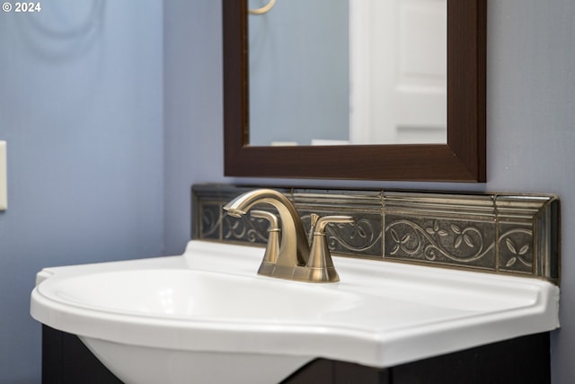 bathroom featuring decorative backsplash and sink